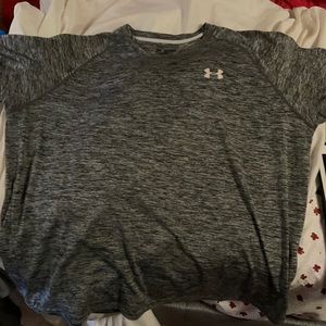 Men’s xxl under Armour shirt